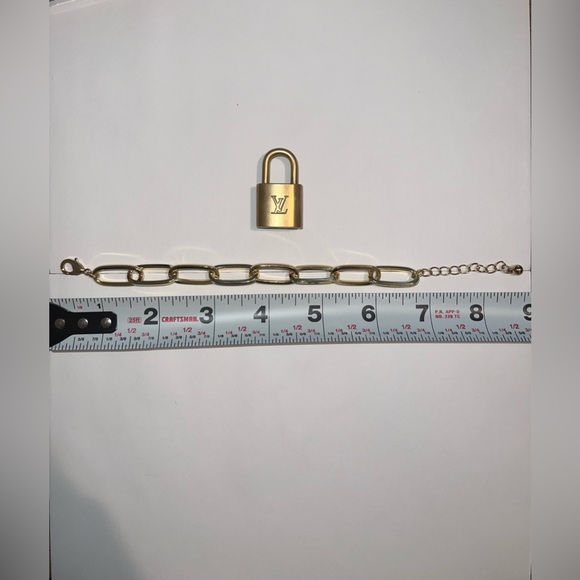 LV Lock # 337 (no key) with unbranded bracelet - Picture 6 of 6